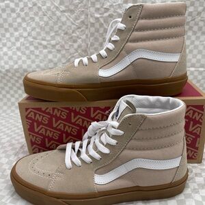 Vans WMNS Sk8-Hi
Humus/Gum Hi Top Sneakers 
VN0A38GEVS8 i in Tan and White